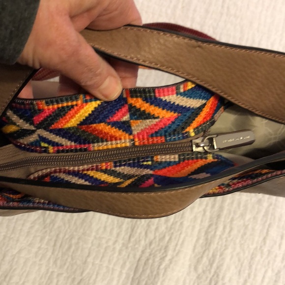 Marina Galanti large bag with removable strap.  Zipper close - Picture 8 of 10